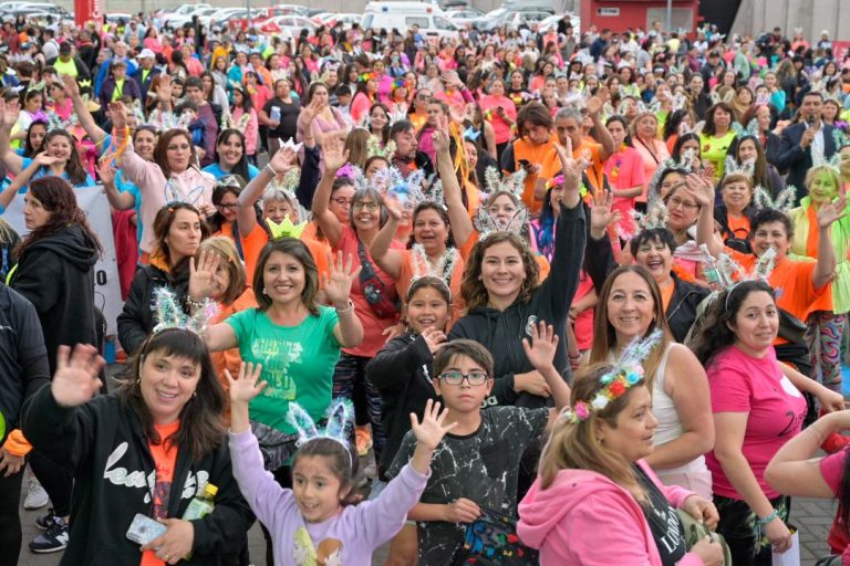 Chillán Baila Iluminado reunió a más de 1.500 personas en explanada del Estadio Municipal