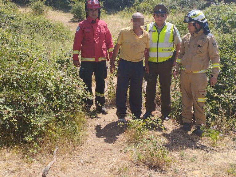 Carabineros apoyados por Bomberos, encuentran sin lesiones a adulto perdido en Cerro Tres Puntillas de Portezuelo