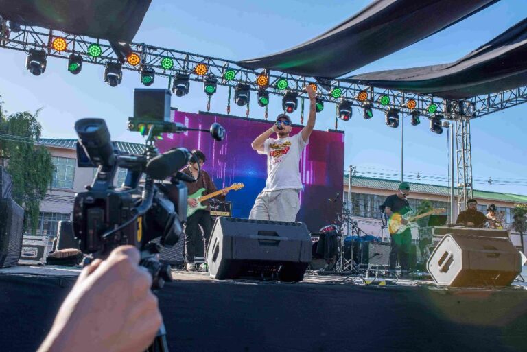 Foro de Industrias Creativas y música urbana cierra el verano en Cobquecura