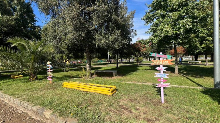 Municipio instaló letreros motivacionales en Complejo Deportivo Quilamapu