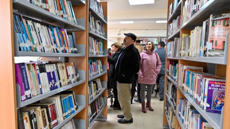 Más accesible y renovada Biblioteca Municipal reabre sus puertas a la comunidad chillaneja