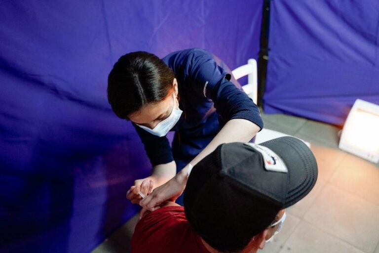 Servicio de Salud Ñuble suma nuevos puntos de vacunación con enfoque a los grupos de menor cobertura