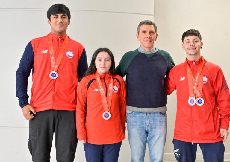 Tenimesistas chillanejos de talla internacional fueron galardonados por el alcalde de Chillán