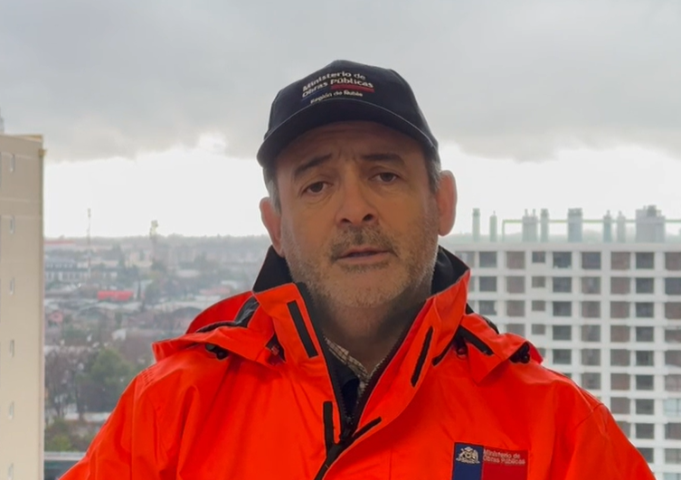 Dos ríos con umbral y cinco rutas con problemas de conectividad en Ñuble a esta hora según balance del seremi de OOPP Paulo De la Fuente