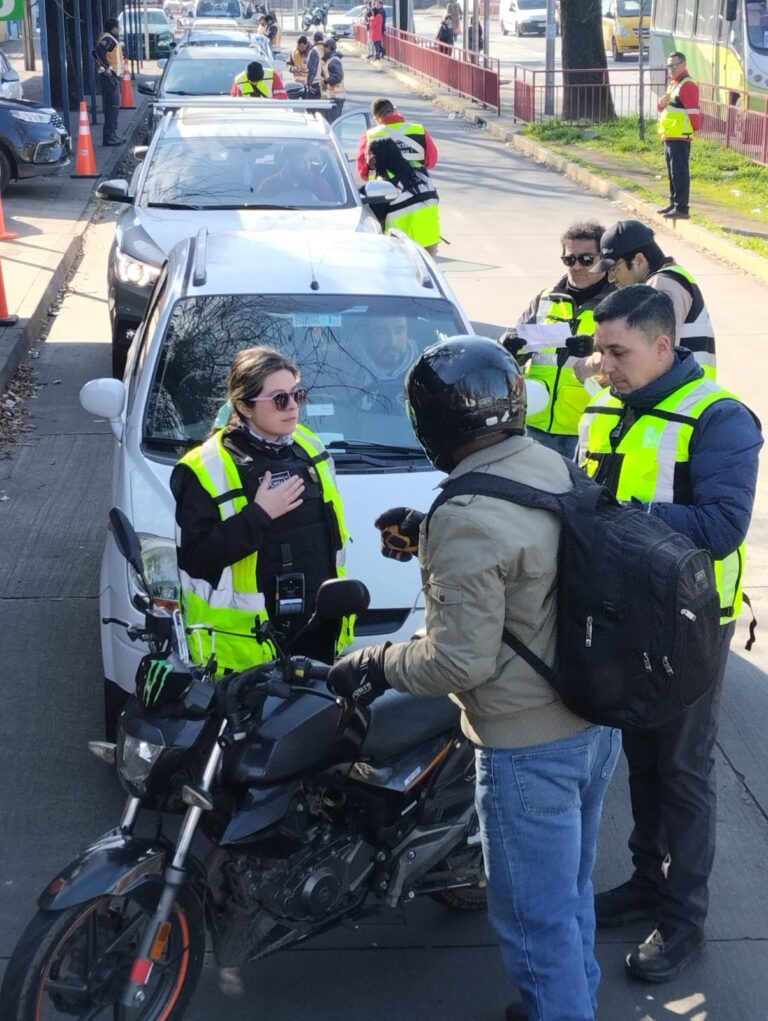 En Chillán: Fiscalizan decenas de vehículos y motos que circulan en la ciudad
