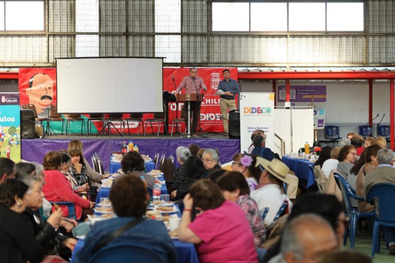 Adultos Mayores disfrutaron del Malón del Programa Vínculos
