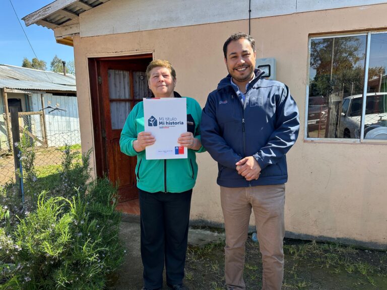 ‘Bienes a tu Casa’: Seremi de Bienes Nacionales entrega títulos de dominio en domicilios de beneficiarios