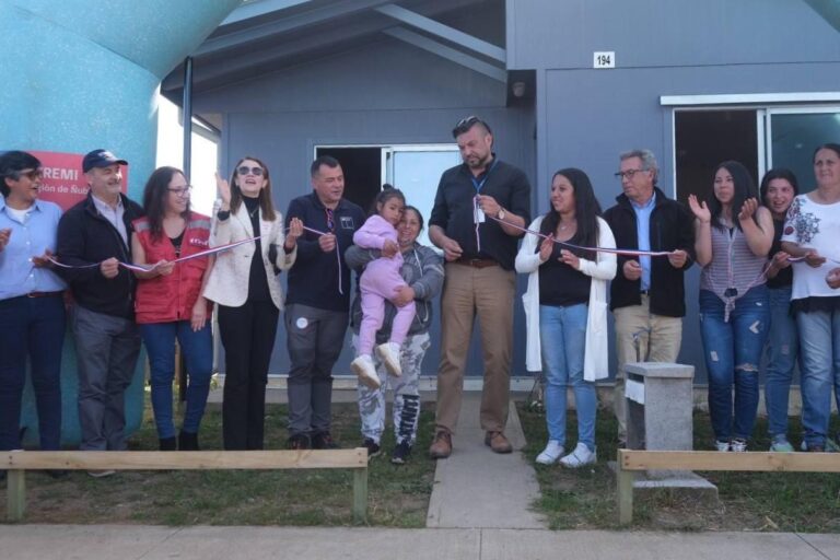 Entregan 32 viviendas en Chillán y se cierran últimos campamentos de la comuna gracias a alianza público-privada