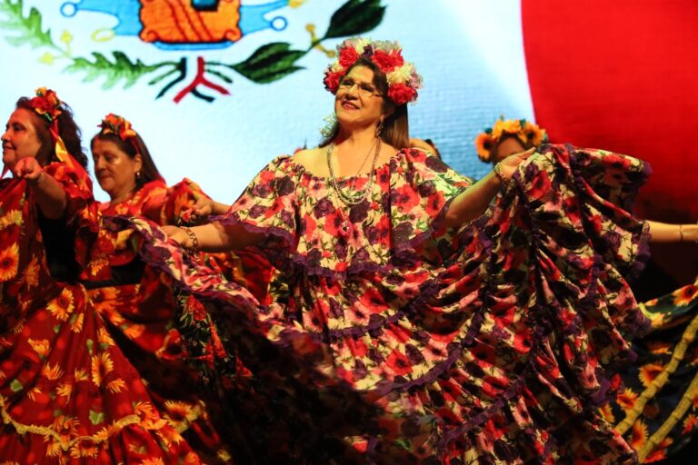Cincuenta adultos mayores protagonizaron gala de taller de Danza Latinoamericano