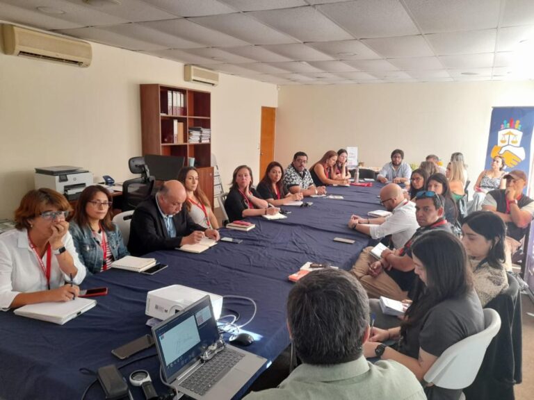 Primera Mesa de Somos Barrio en Chillán: Instituciones definen trabajo 2025