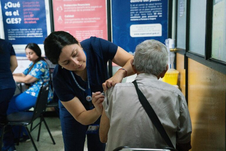 Con punto en CAE del Hospital de Chillán se potencia vacunación en Ñuble
