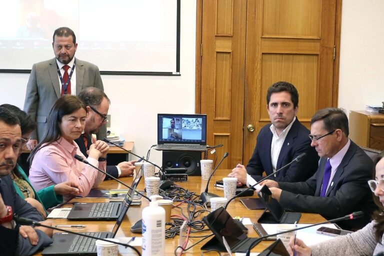 Diputados Martínez y Bravo acusan al Gobierno de querer revivir la ‘tómbola’ pese a norma que prohíbe su aplicación en proceso de admisión escolar 2026