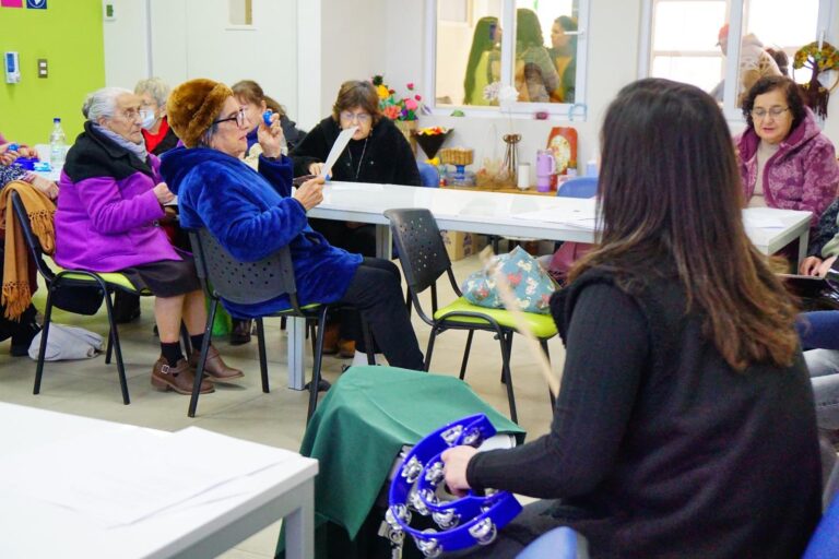 Un total de 180 adultos mayores participan en talleres del Centro Diurno Referencial