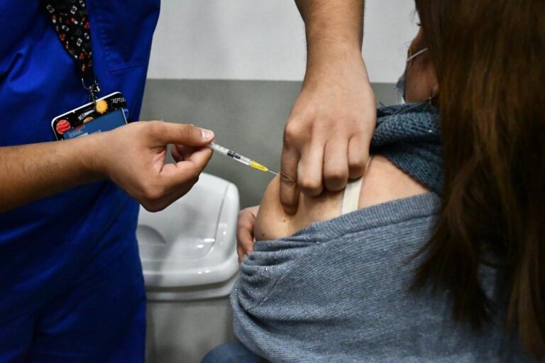 Autoridades de salud refuerzan medidas de prevención de enfermedades respiratorias tras el regreso a clases