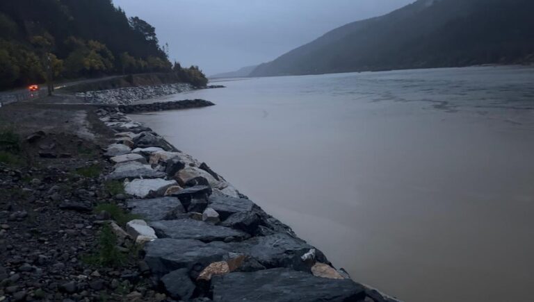 Pretil construido por el MOP protegió a la comunidad de Perales ante amenaza de tsunami y marejadas
