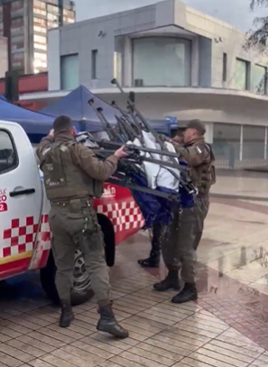 Carabineros retira nuevamente toldos no autorizados en el Paseo Arauco de Chillán