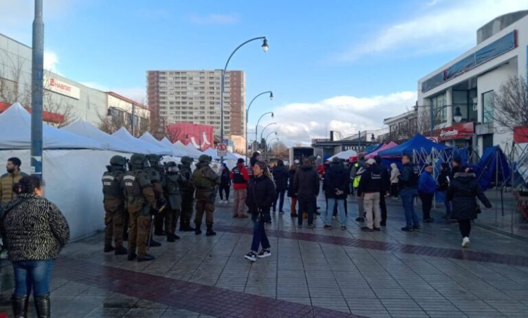 Seremi de Seguridad Ñuble destaca coordinación para enfrentar instalación no autorizada de toldos azules en la Fiesta de la Longaniza