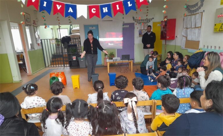 Municipio realiza charla interactiva y plantación de árboles en el Jardín Infantil Castillo Esperanza