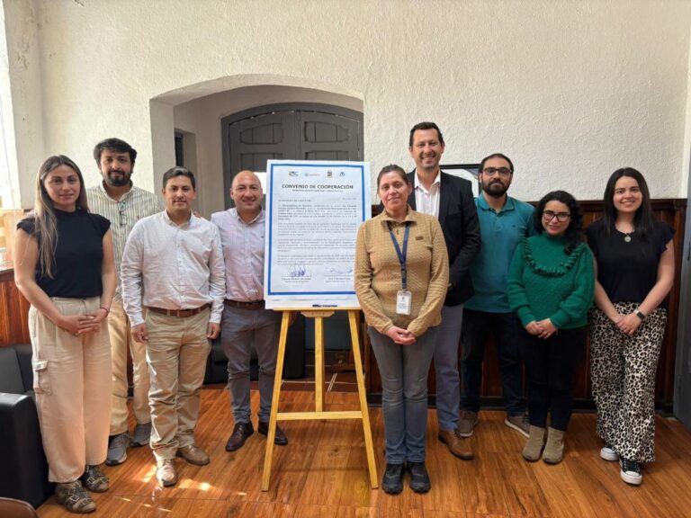 Municipalidad de Quirihue firma convenio con empresa Gasco para beneficiar a vecinos con descuentos en recargas de gas