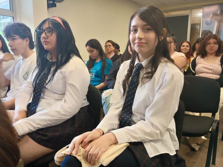 Gabriela Mistral ilumina el sello tomasino 2025 con su legado de respeto e inclusión