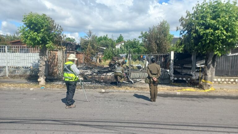 Incendio destruye vivienda en el centro de Quillón durante la madrugada