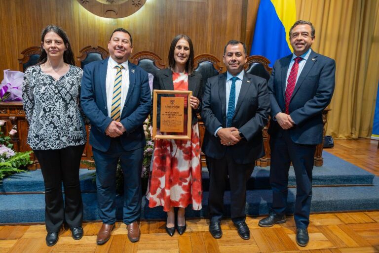 Académica UCSC recibe Premio Municipal de Investigación Aplicada 2025 por su aporte en energías sostenibles
