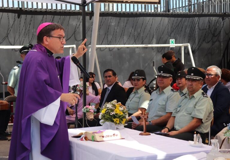 Monseñor Andrés Ferrada ofició misa de Navidad Para Internas y Funcionarias de Bulnes