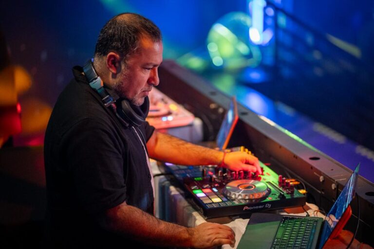 Chico Pérez lidera la Fiesta de los 80 y 90 en Casino MDS Chillán