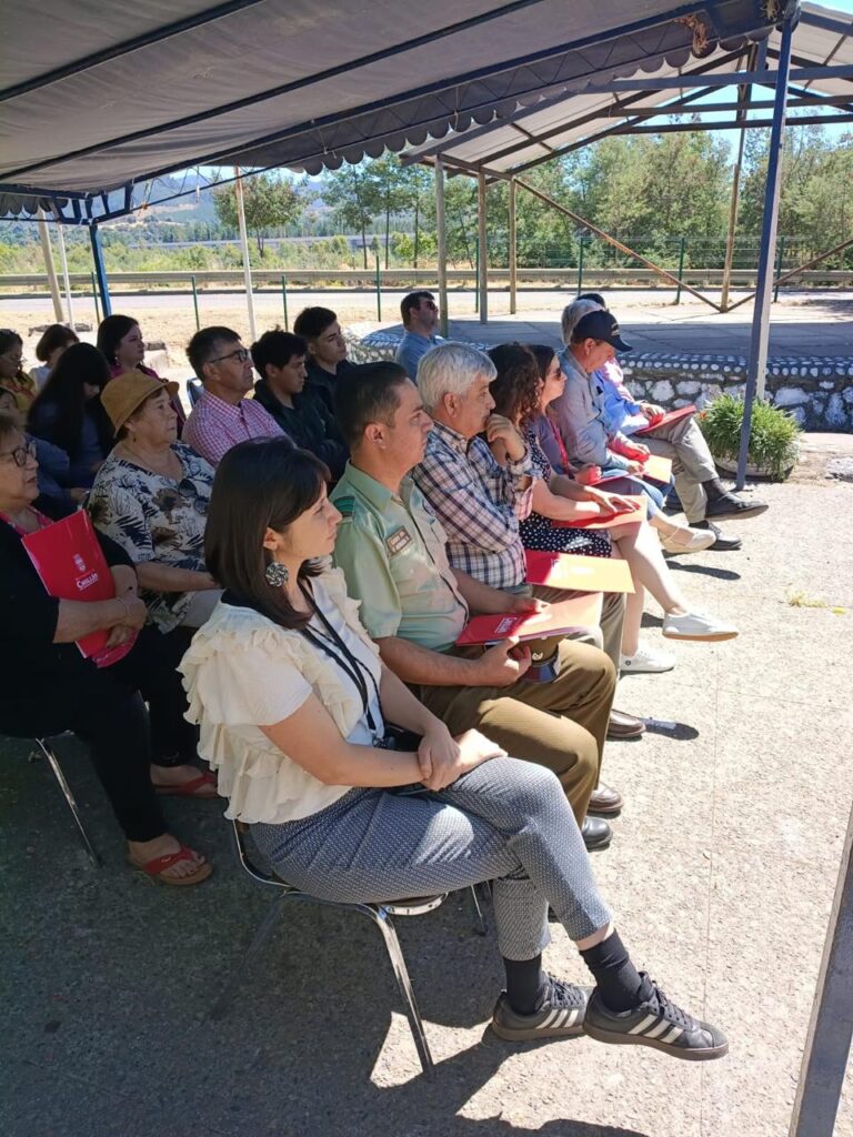 Vecinos de Confluencia recibieron manual de cuidados de su Puente Monumento Nacional