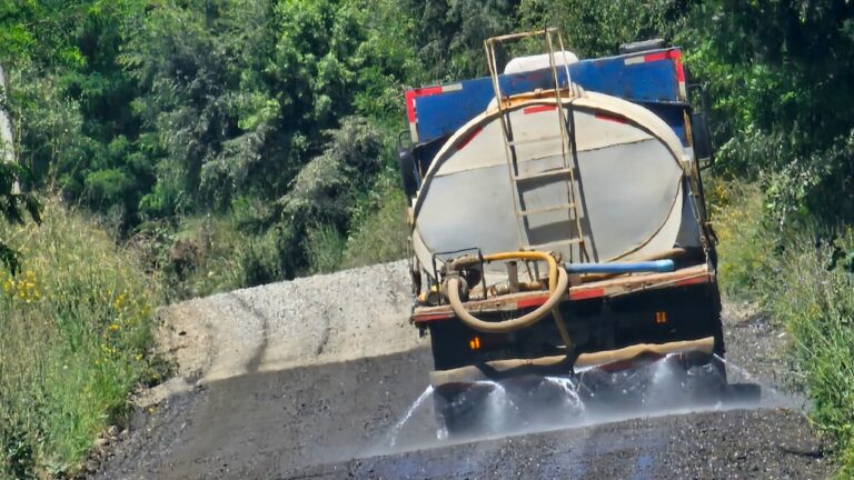 Licitan aplicación de matapolvo y recambio de alcantarillas en El Carmen