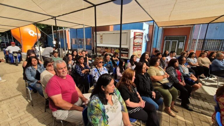 Quillón inicia la temporada estival con la feria de la plaza y el mercado campesino