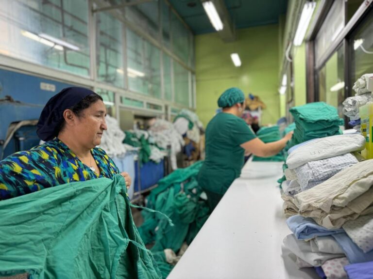 Más seguridad y mejores condiciones laborales: Hospital Regional de Ñuble moderniza su lavandería con inversión histórica