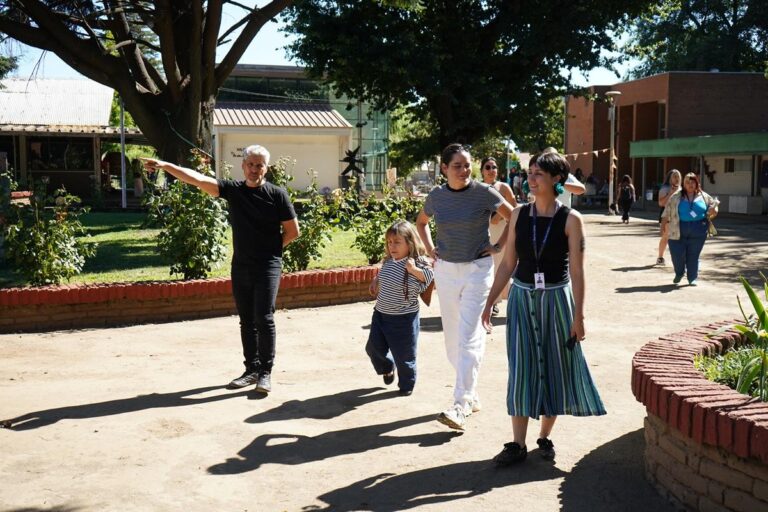 Familiares de Marta Colvin visitaron su museo en el Campus Fernando May UBB