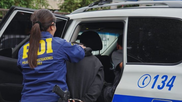 Detectives de la brigada investigadora de robos Chillán detienen a mujer por receptación flagrante tras robo en sector céntrico