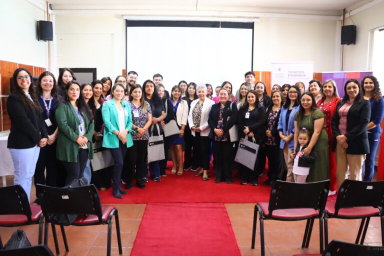 Santo Tomás Chillán reconoce a 35 TENS del Hospital de San Carlos por su apoyo a la formación académica