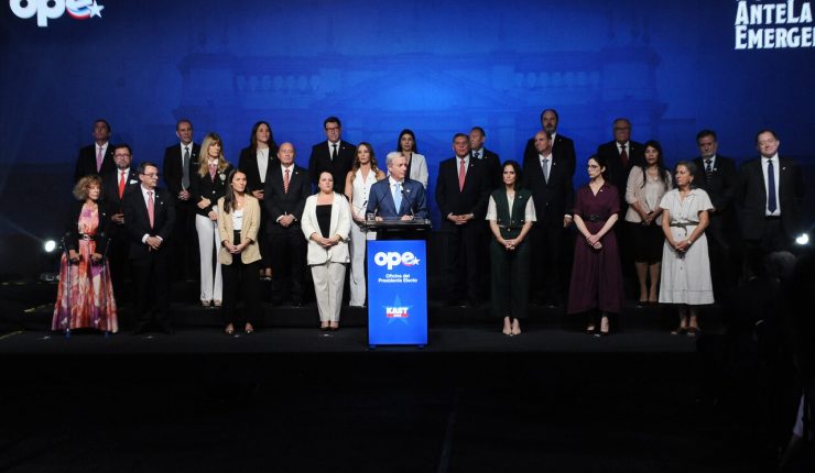 Presidente José Antonio Kast presentó esta noche su gabinete entre los cuales hay rostros conocidos