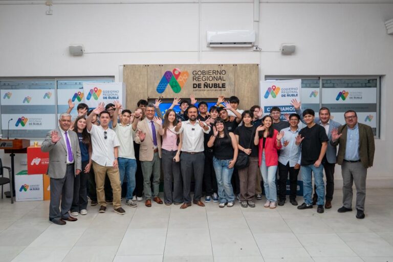 Gobernador Crisóstomo reconoce a jóvenes de Ñuble que obtuvieron puntajes nacionales en la PAES