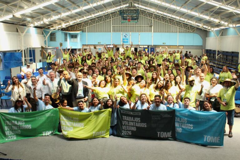 Trabajos Voluntarios de Verano de Santo Tomás mejoraron 25 espacios familiares y comunitarios en Tomé