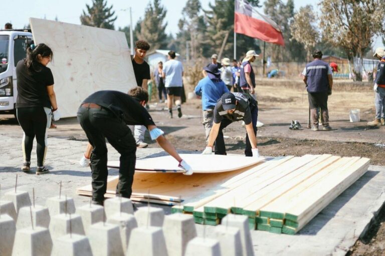 Municipalidad de Quillón inicia instalación de viviendas de emergencia para familias afectadas por incendios