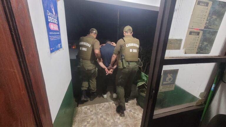 Carabineros detuvo a 2 sujetos por robo con violencia en San Ignacio