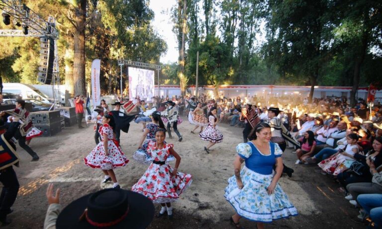 Quillón vivirá tres días de música, tradiciones y sabores con la feria agroturística 2026