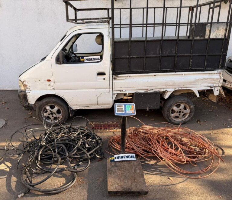 PDI detiene a dos sujetos por receptación de cable de tendido eléctrico en San Carlos