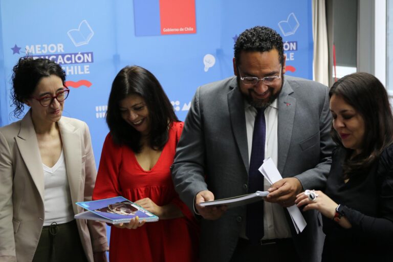 ¡Atención apoderados!: infórmate sobre la normativa respecto a útiles, textos y uniformes de cara al regreso a clases