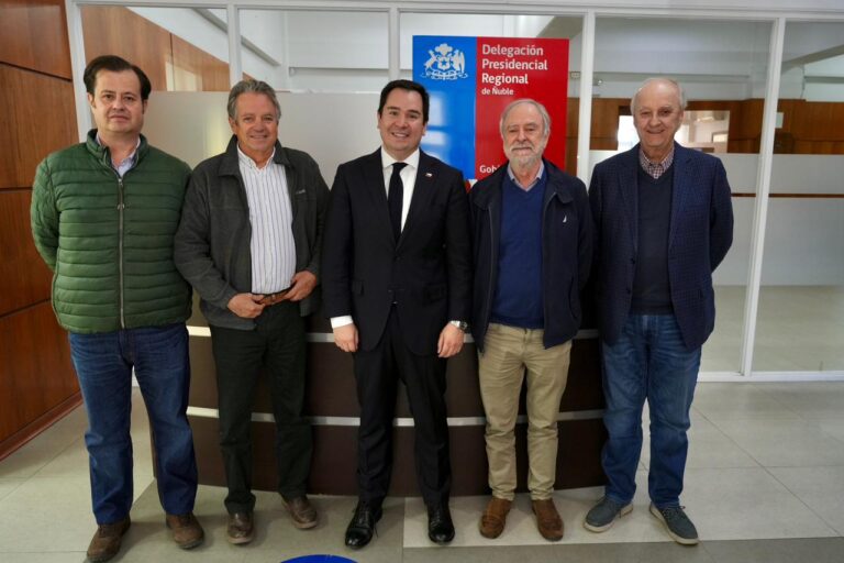 Delegado Presidencial se reúne con Junta de Vigilancia río Ñuble para abordar desafíos en gestión hídrica