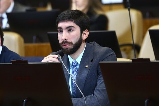 Diputado Felipe Camaño renunció a la asignación parlamentaria de combustible y pidió al gobierno ‘empatizar’ con la ciudadanía