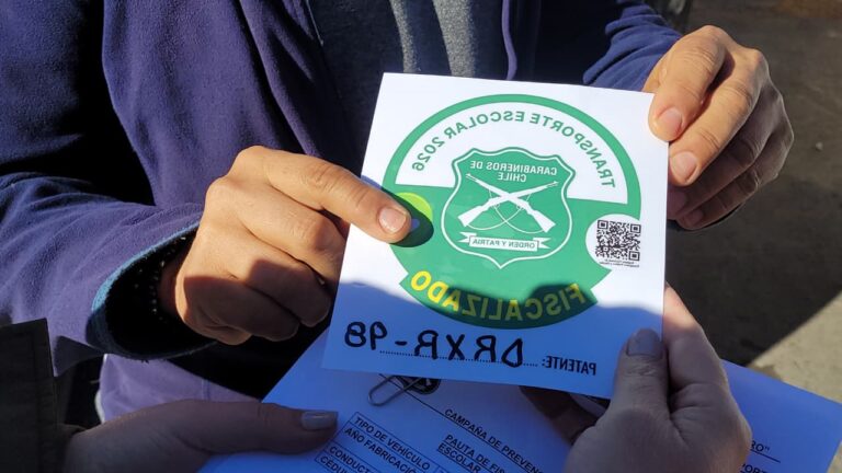 Carabineros entrega sello que certifica fiscalización al transporte escolar en Ñuble