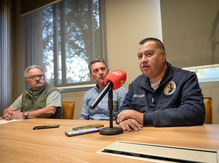 Municipio entrega subvención de $100 millones a Bomberos