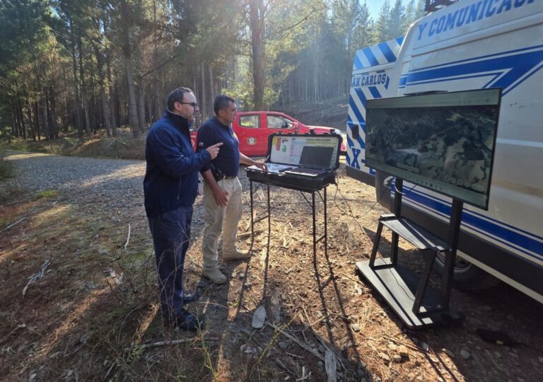 Más drones, bomberos y policías se suman a búsqueda de hombre desparecido en Ñiquén