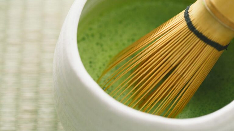 ¿Y si el alivio de tu rinitis estuviera en una taza de matcha? Investigación revela efecto en el cerebro