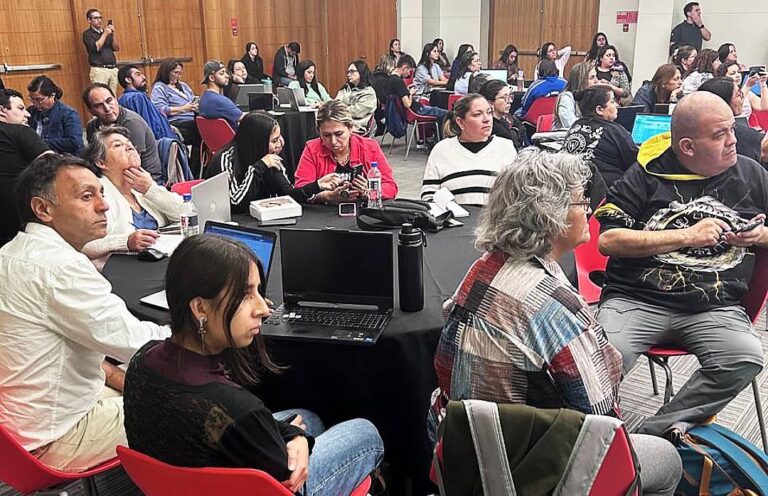 Un centenar de emprendedores se capacitan en el uso de Inteligencia Artificial